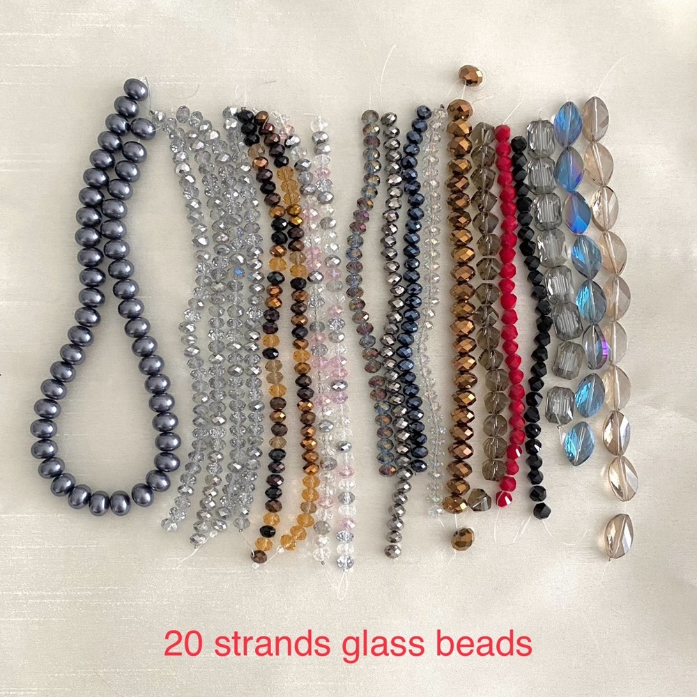20 stands of Glass beads